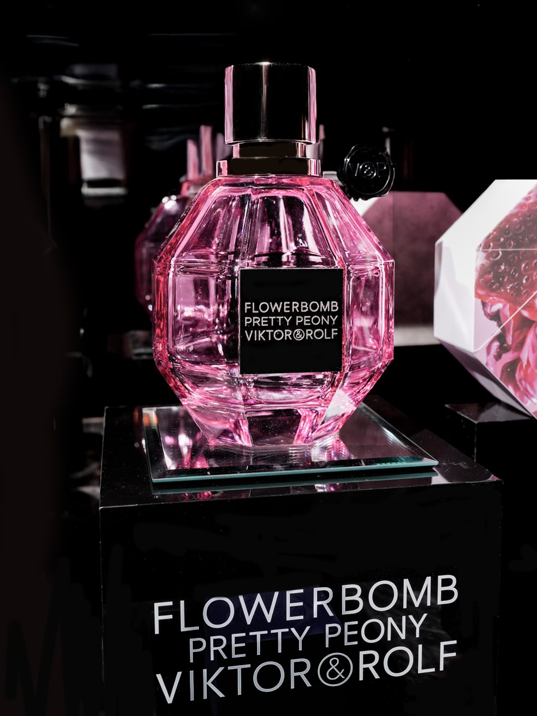Viktor & Rolf Fragrances – Motion Designer